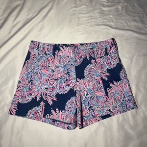 Lilly Pulitzer Arabeth Stretch Short in a navy blue and pink paisley print🌿